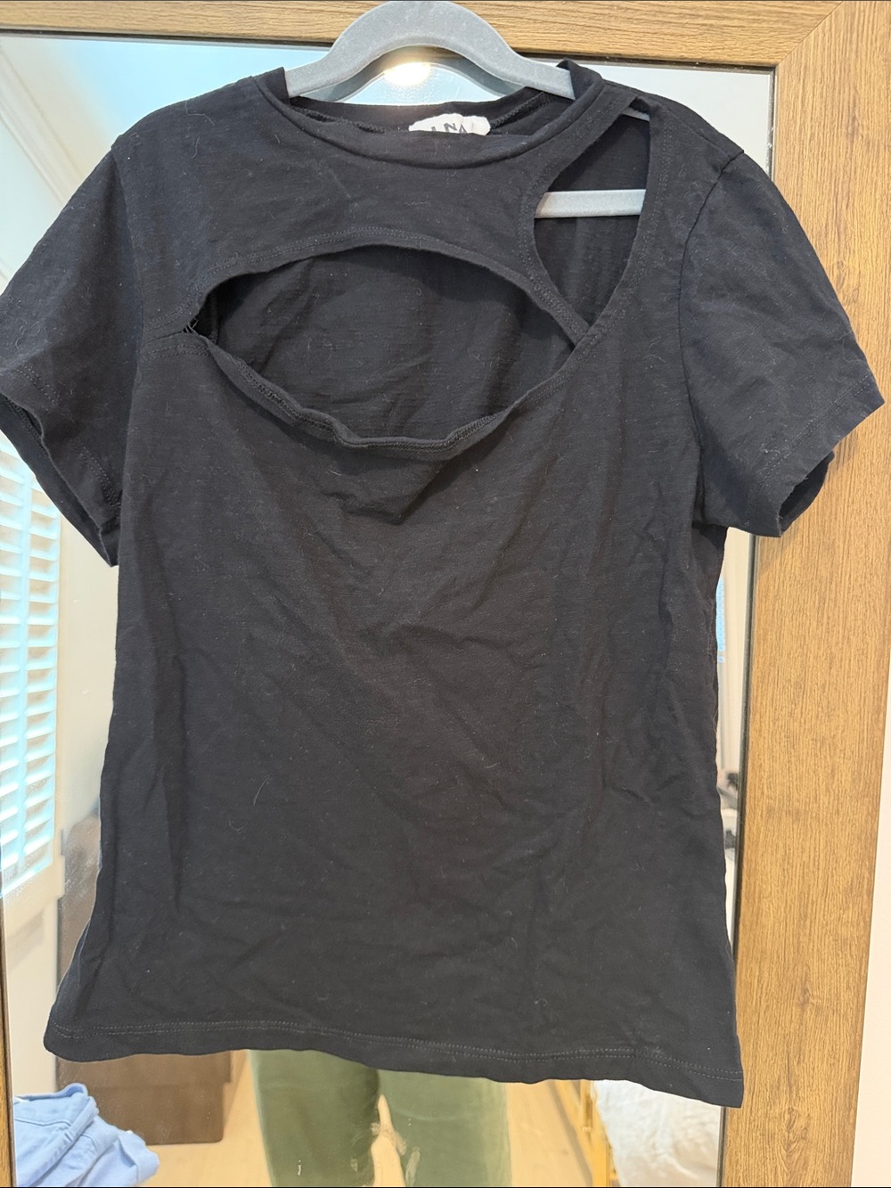 LNA cutout black tee